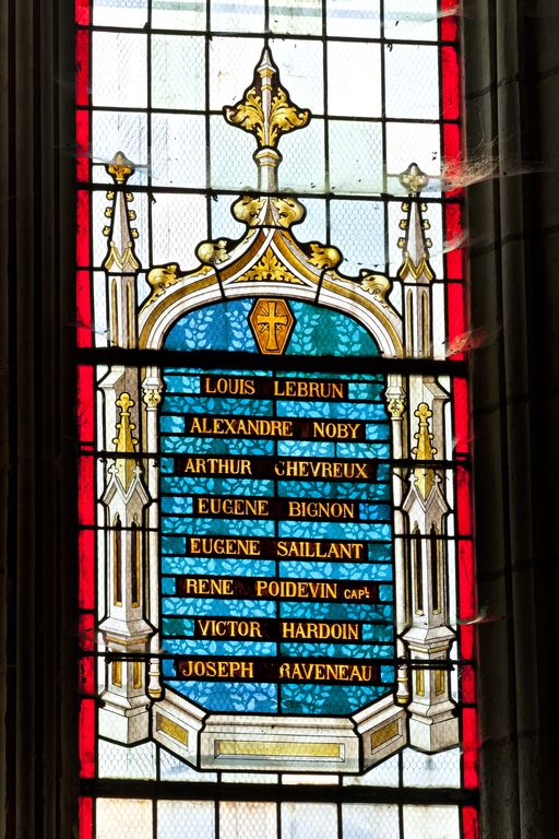 Monument aux morts, église paroissiale Saint-Hilaire d'Étriché