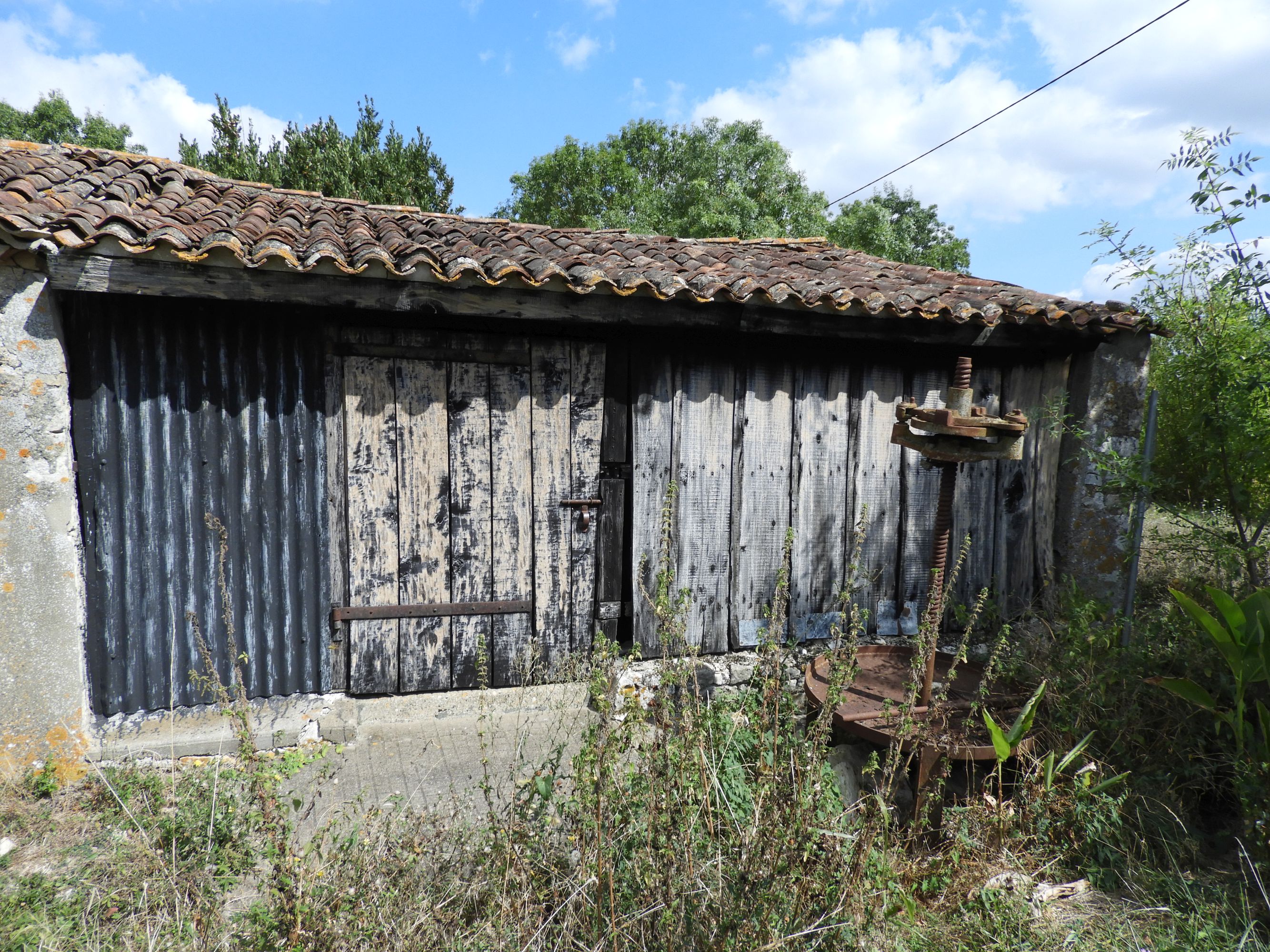 Ferme, actuellement dépendances ; la Bonde des Jourdain