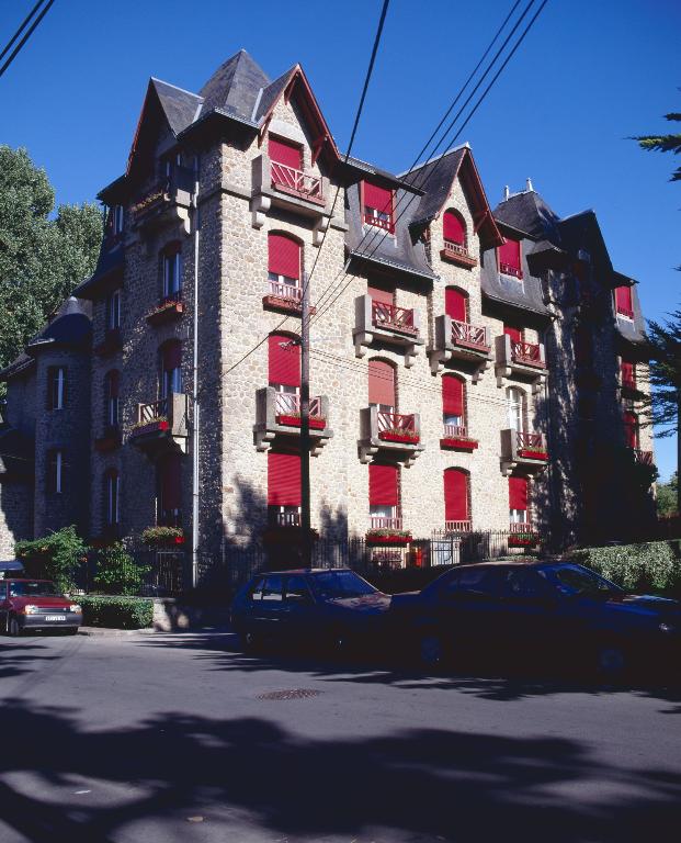 Maison dite villa balnéaire La Garidelle puis hôtel de voyageurs et restaurant le Castel Marie-Louise, 1 avenue Heurteau