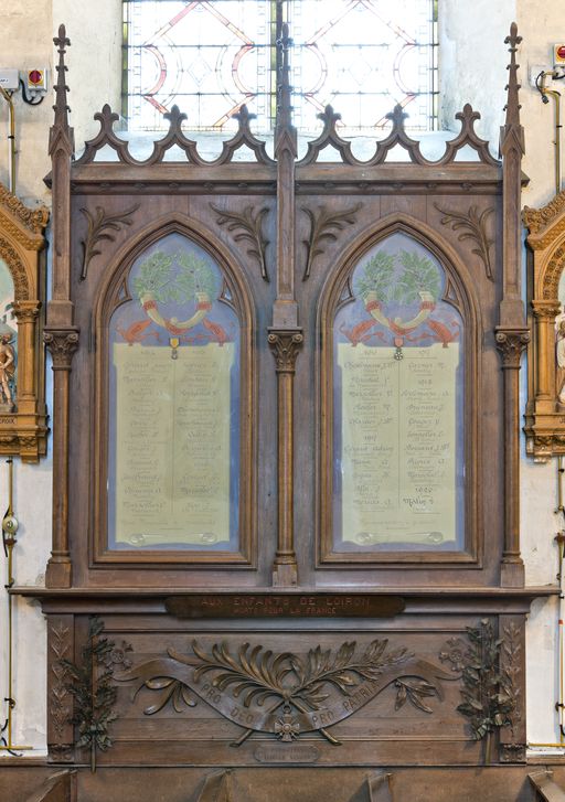 Monument aux morts, église paroissiale Saint-Gervais et Saint-Protais de Loiron