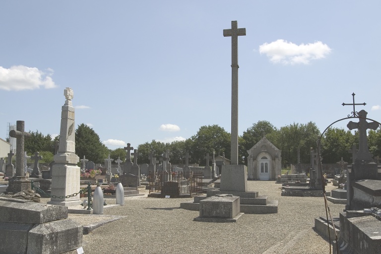 Croix de cimetière, cimetière de Vaiges