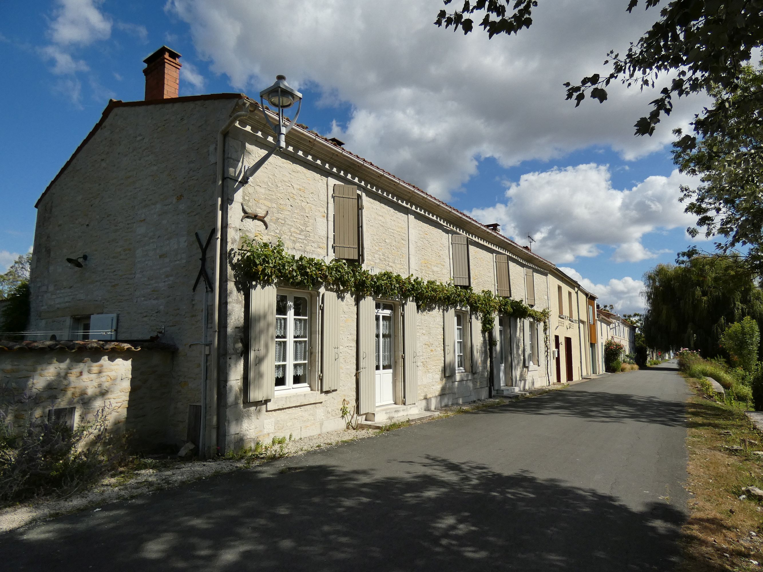 Ferme, actuellement maison ; les Cabanes, 49 rue des Petites Cabanes