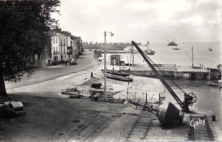 Port, quai Libert ; quai Chassagne ;  Sadi-Carnot ; quai Boulay-Paty ; quai Gautreau  ; quai Eole, Paimbœuf