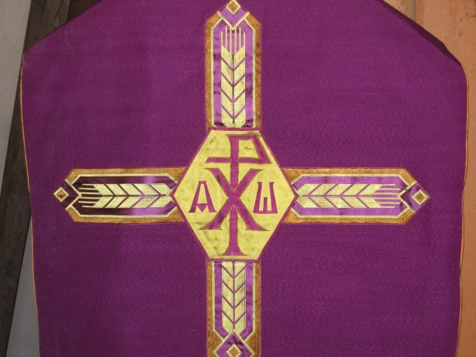 Ornement violet n° 5 : chasuble, étole, bourse de corporal, manipule, voile de calice