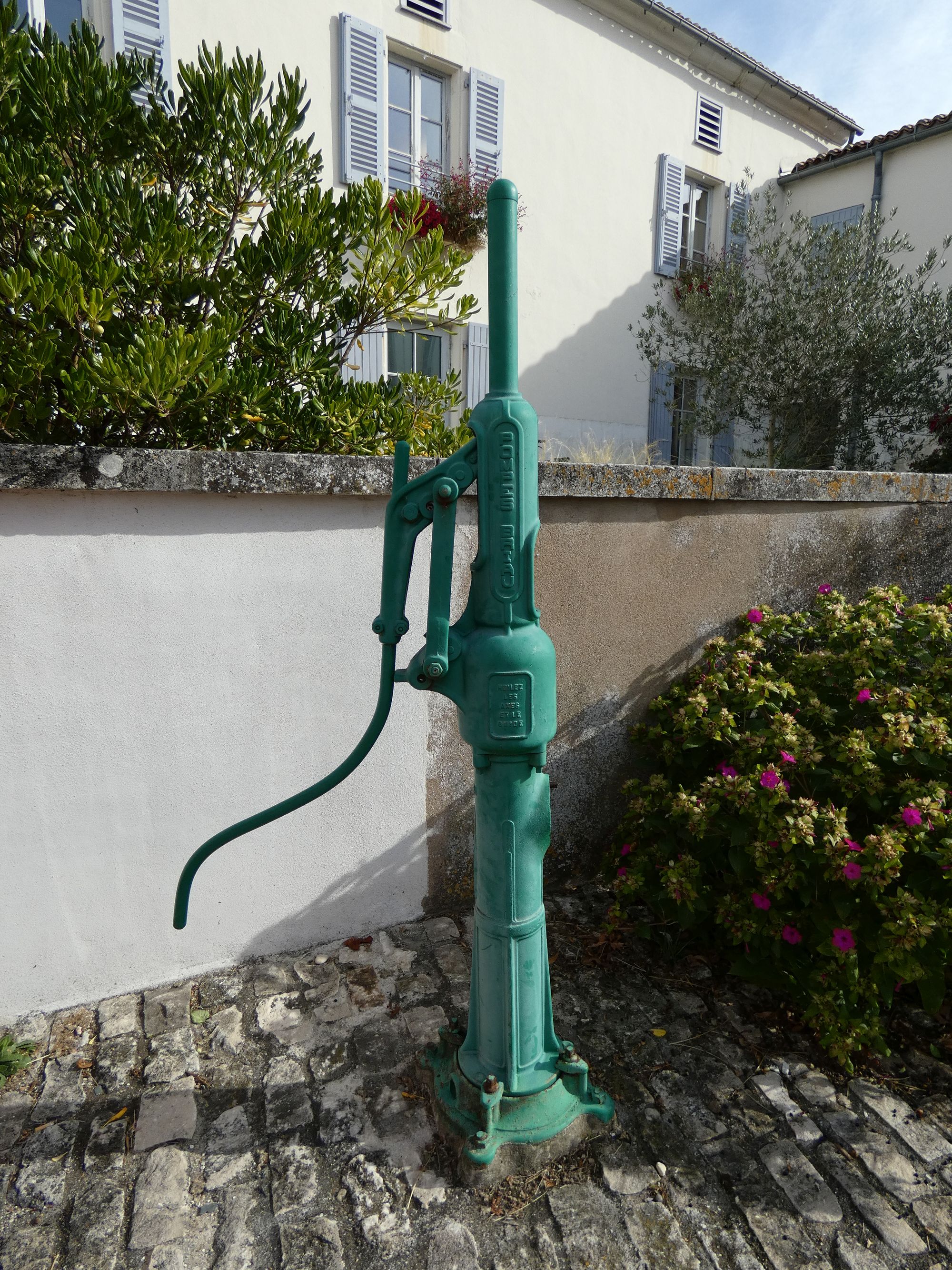Pompe à eau ; place André-Audouin