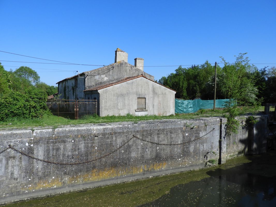 Aqueduc et écluse du Gouffre ; Route de La Rochelle