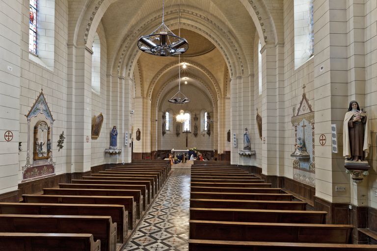 Monument aux morts, église paroissiale Notre-Dame de l'Assomption d'Ahuillé