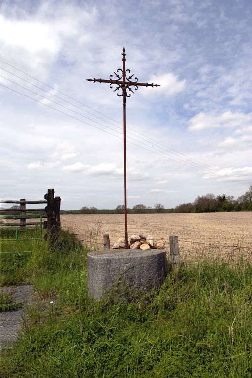 Croix de chemin - les Courlées, Saint-Léger