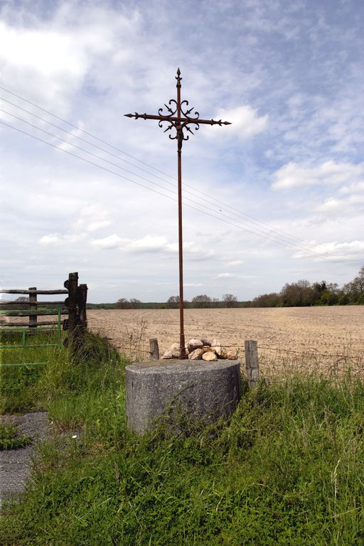 Croix de chemin - les Courlées, Saint-Léger