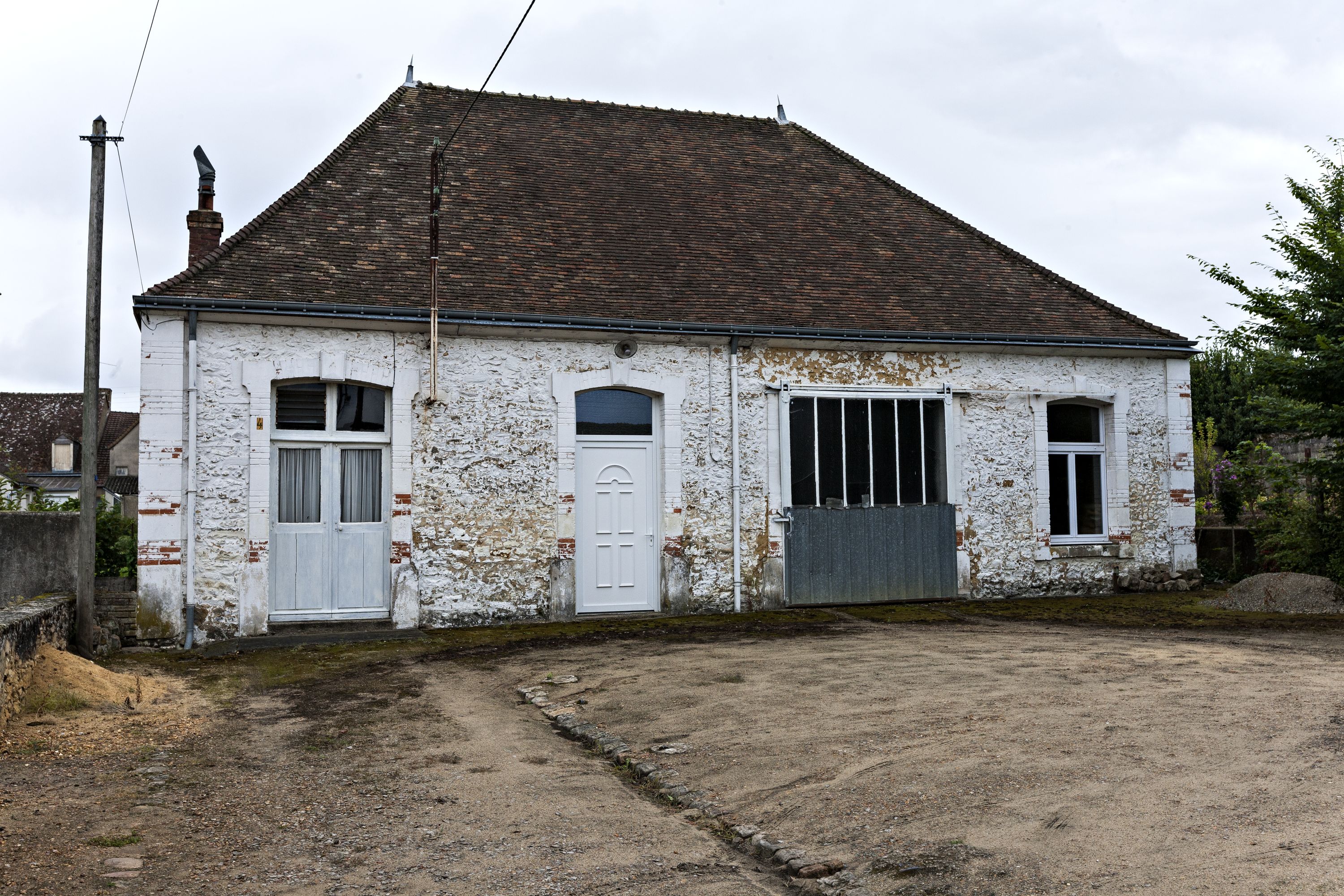 Gymnase et stand de tir de Bonnétable, actuellement remise.