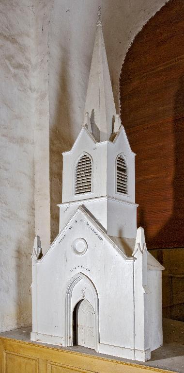 Ex-voto : maquette du clocher-porche de l'église Notre-Dame de l'Assomption de la Rouaudière