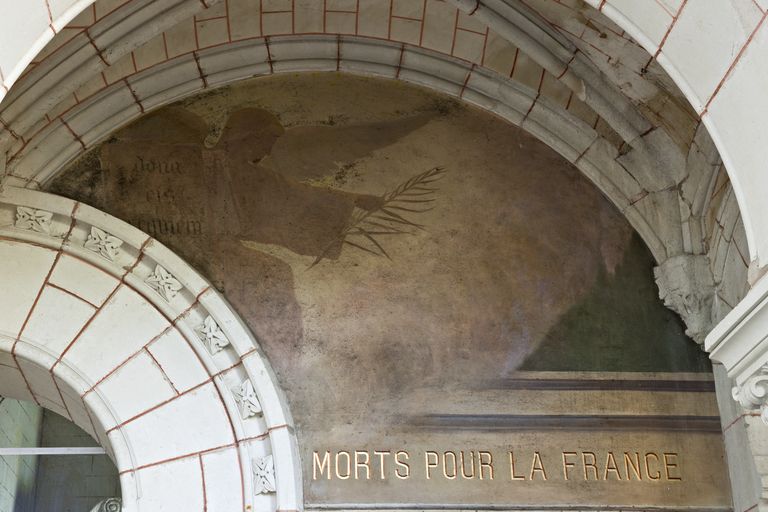 Monument aux morts, église paroissiale Saint-Pierre de Chanzeaux