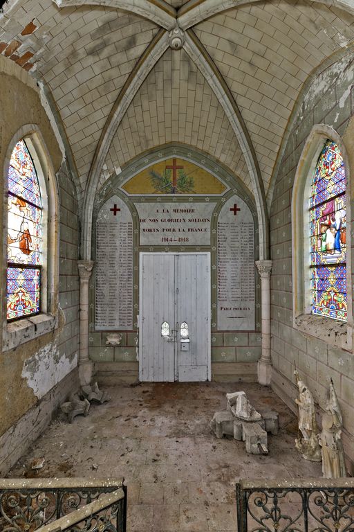 Monument aux morts, Chapelle Saint-Denis de Livré-la-Touche