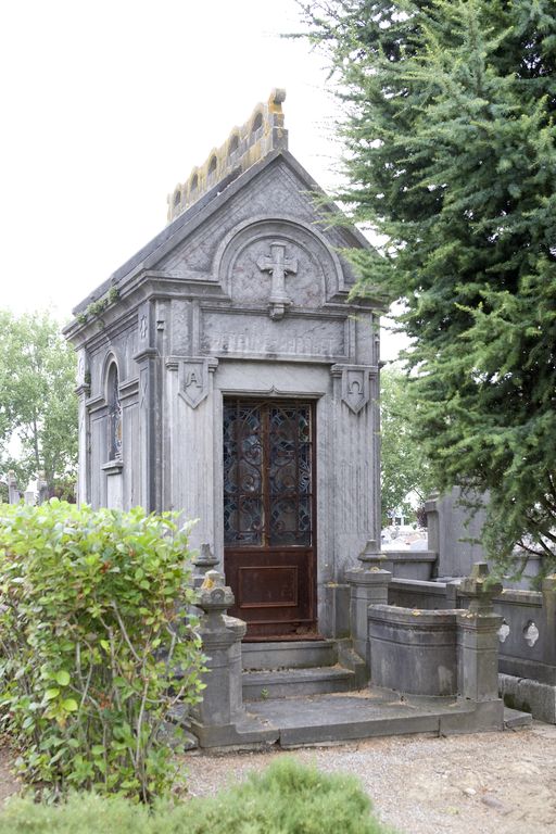 Chapelle funéraire de la famille Derenne-Dudouet, cimetière de Vaufleury, Laval