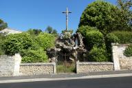 Croix de chemin et grotte de Lourdes, rue de la Gaillardise