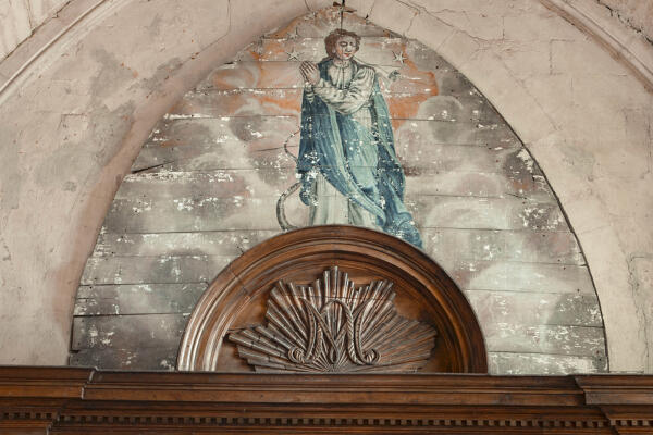 Autel, tabernacle, retable, statue de la Vierge