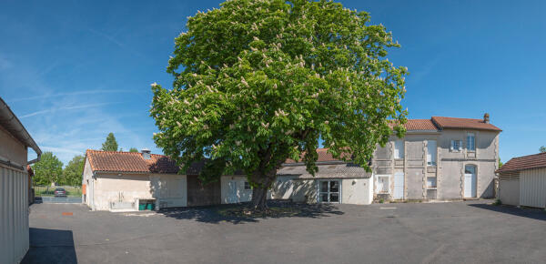 Mairie et école primaire de Sainte-Christine, actuellement salle des fêtes, 24 rue du Champ-de-la-Ville