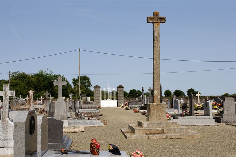 Croix de cimetière - Saint-Léger