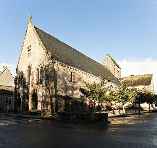 Église prieurale et paroissiale Saint-Pierre-et-Saint-Paul - place Gautier-Chevreuil, Brûlon