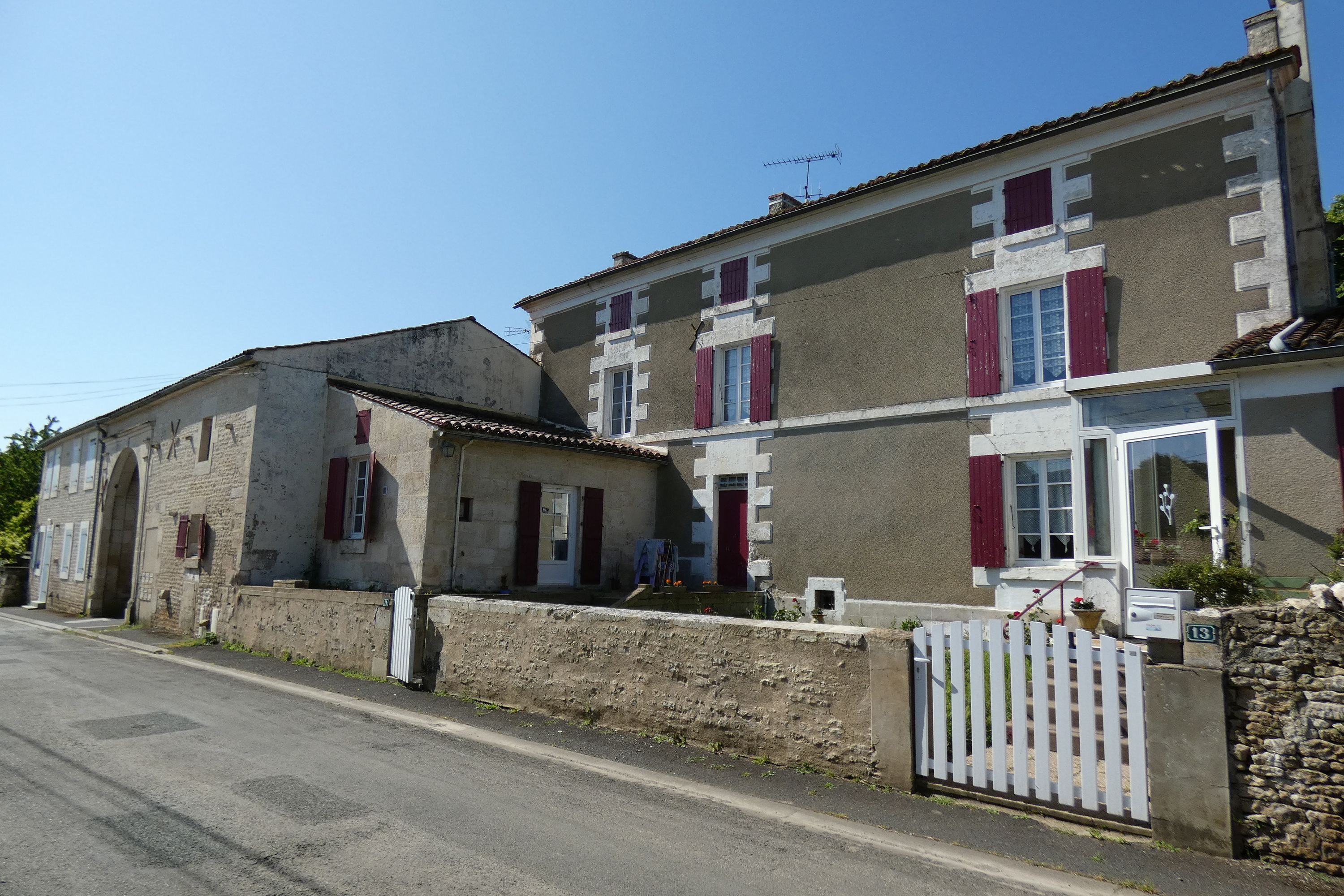 Ferme dite la Calinerie, actuellement maisons 9, 11 et 13 rue du Chemin-Vieux