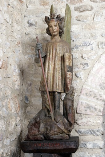 Statue : saint Michel terrassant le dragon - Chapelle Saint-Pierre, Saulges