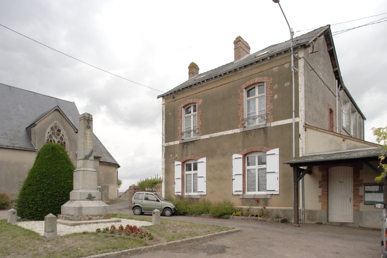 Mairie-école, actuellement maison - 4 place Adam-Becker, Blandouet