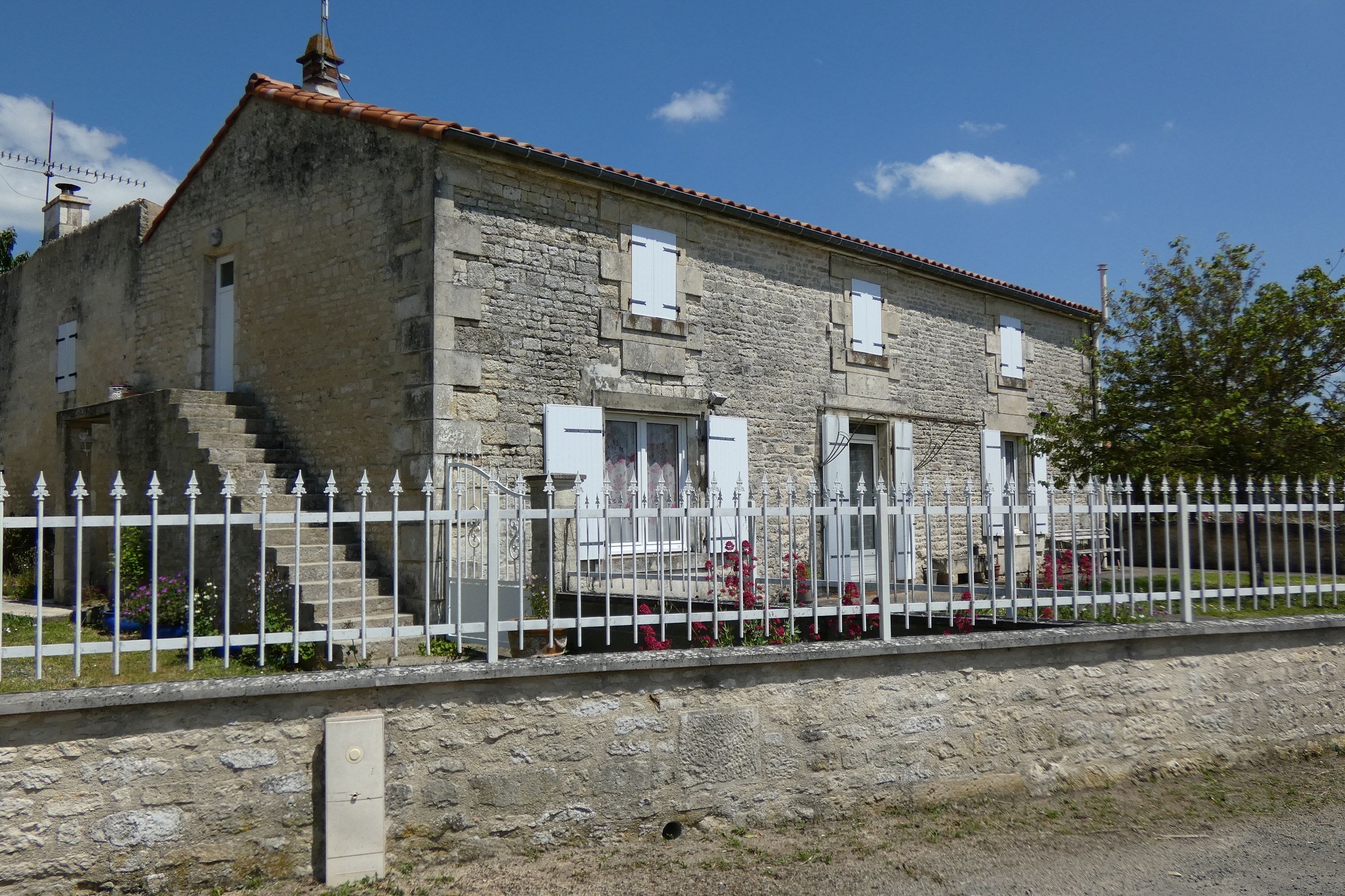 Chapelle du prieuré de Lesson (vestiges), ferme, actuellement maison, 6 rue de la Virée