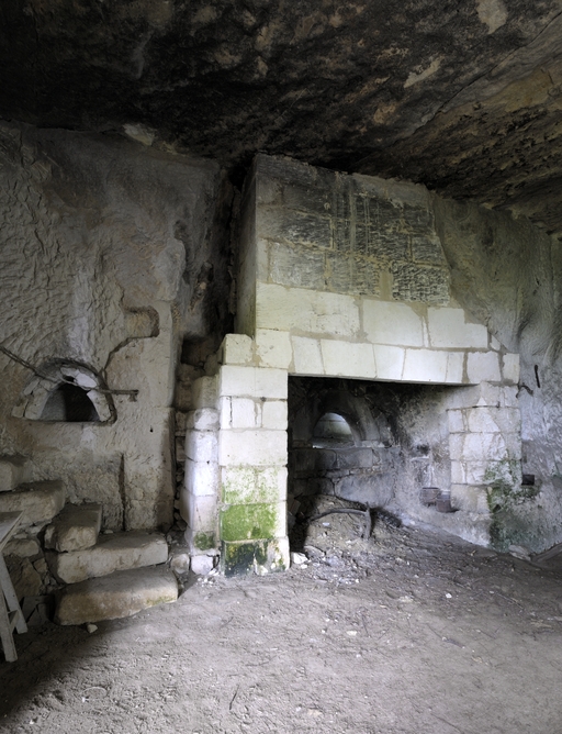 Abri troglodytique, dit Castel Caillou, 15 ruelle des Perreyeurs, Montsoreau