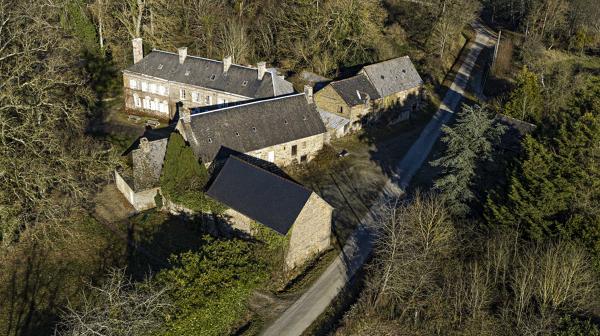 Hameau, château et motte castrale de la Grivellière