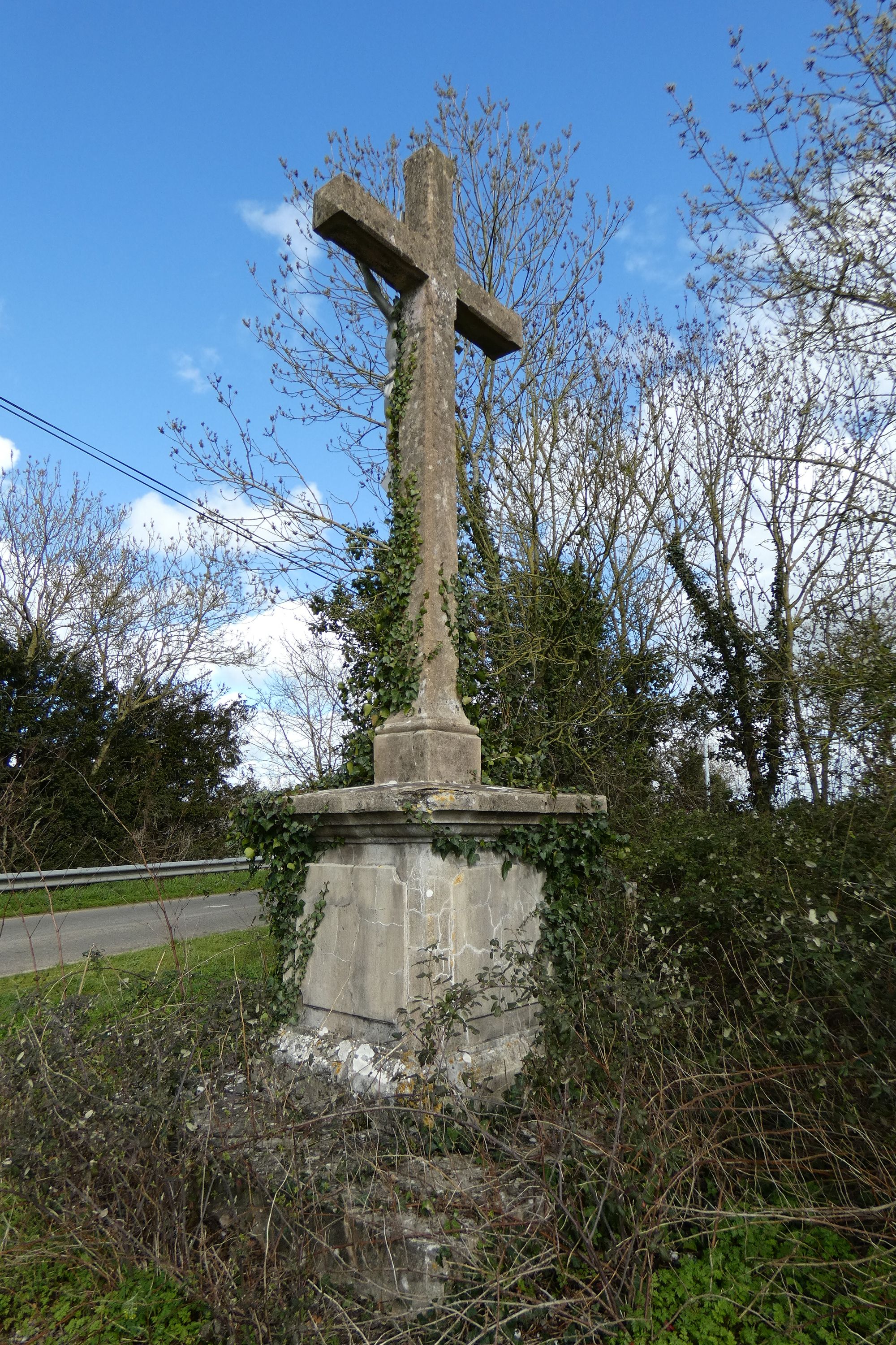 Croix de chemin, le Moulin de Sainte-Christine, route de Liez
