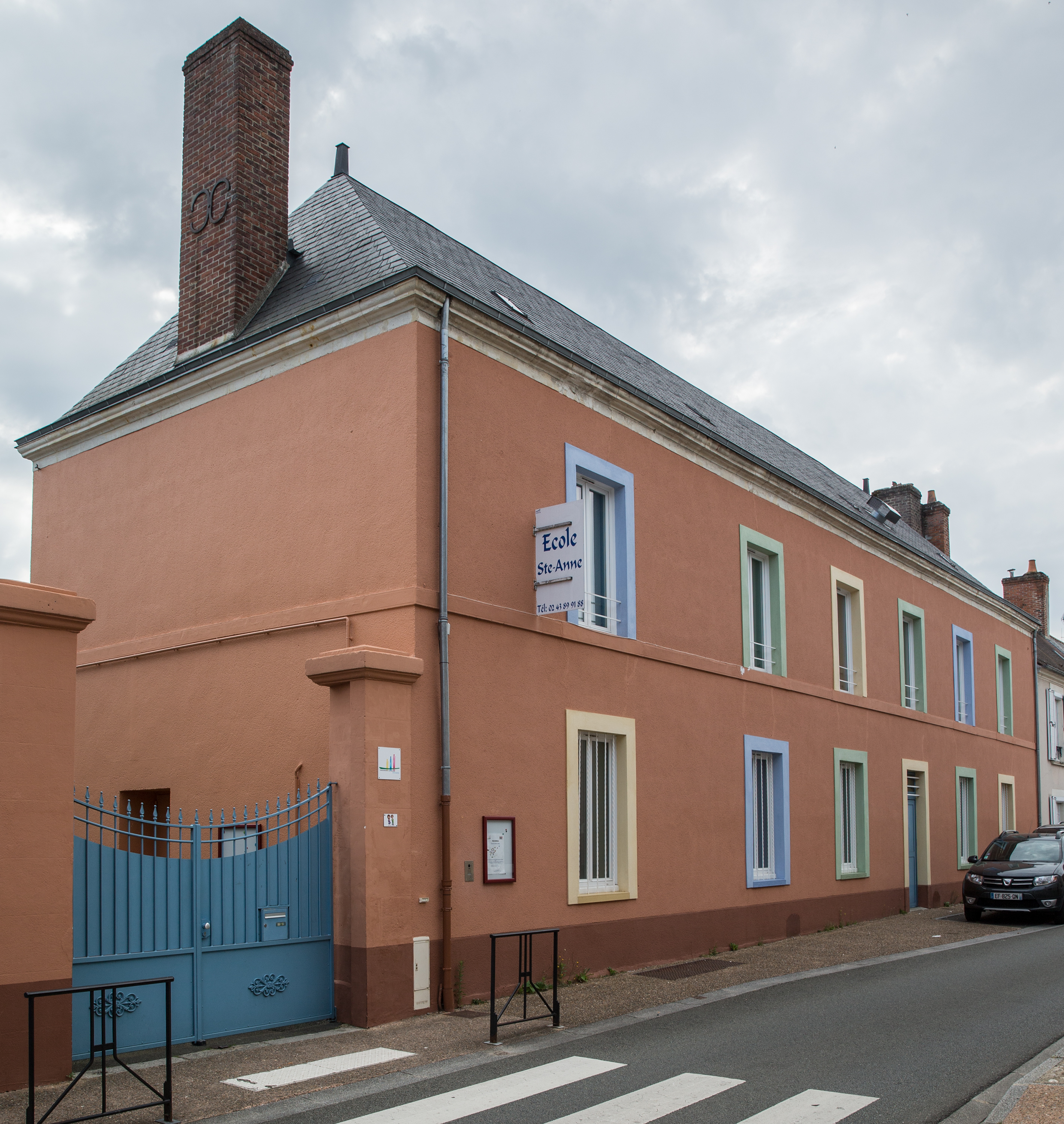 École privée de filles, actuellement école Sainte-Anne, 31 rue Michel Beaufils, Connerré