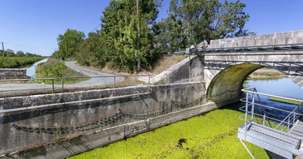 Aqueduc et écluse du Gouffre ; Route de La Rochelle