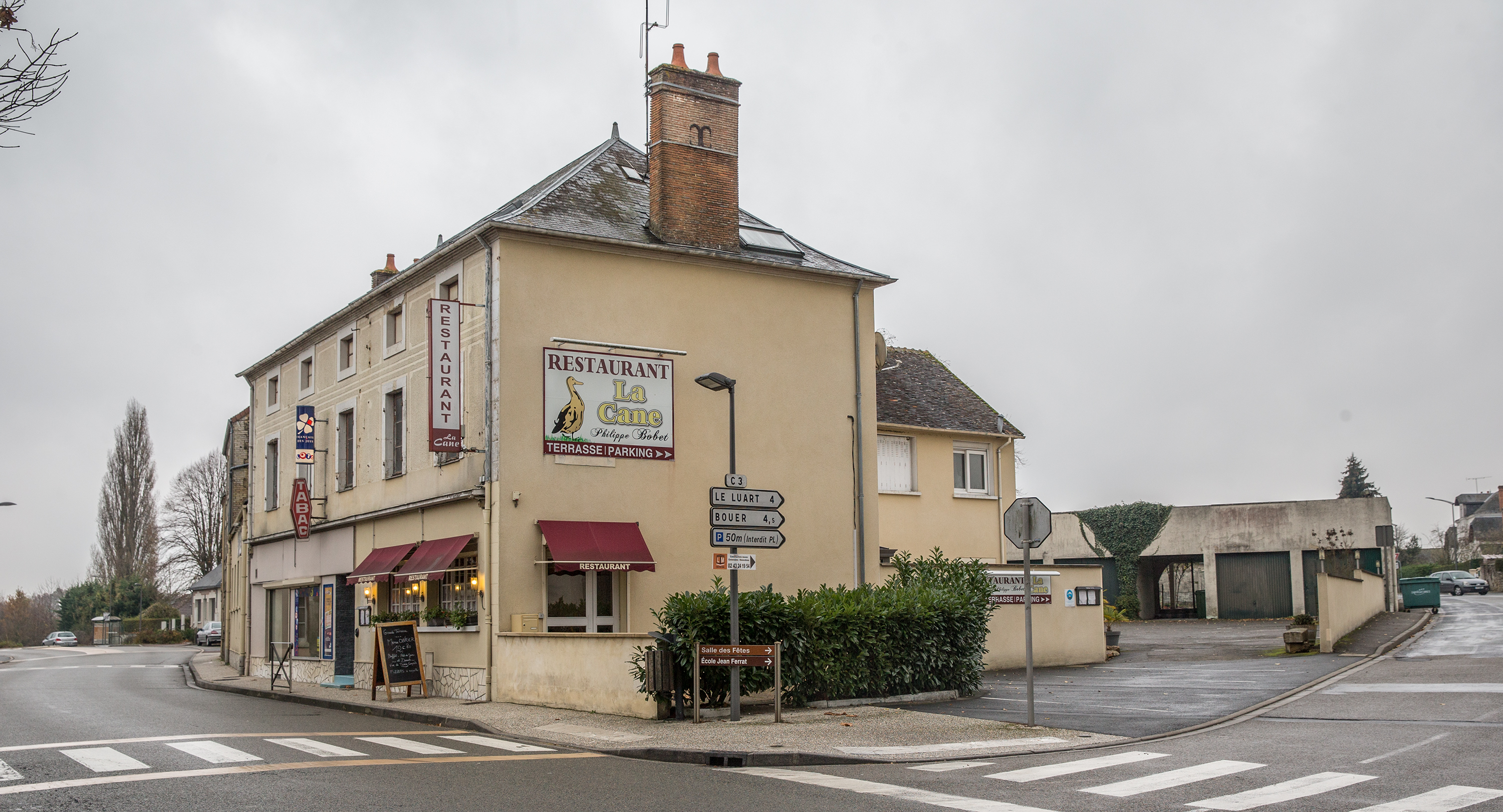 Hôtel de voyageurs la Cane, actuellement restaurant, 12 avenue du Général-de-Gaulle