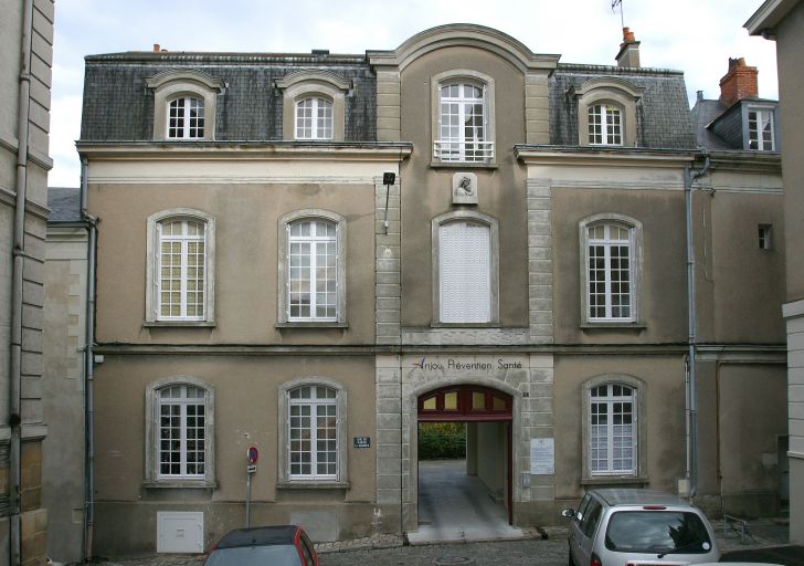 Couvent de sœurs de la Sagesse, actuellement immeuble de bureaux et demeure