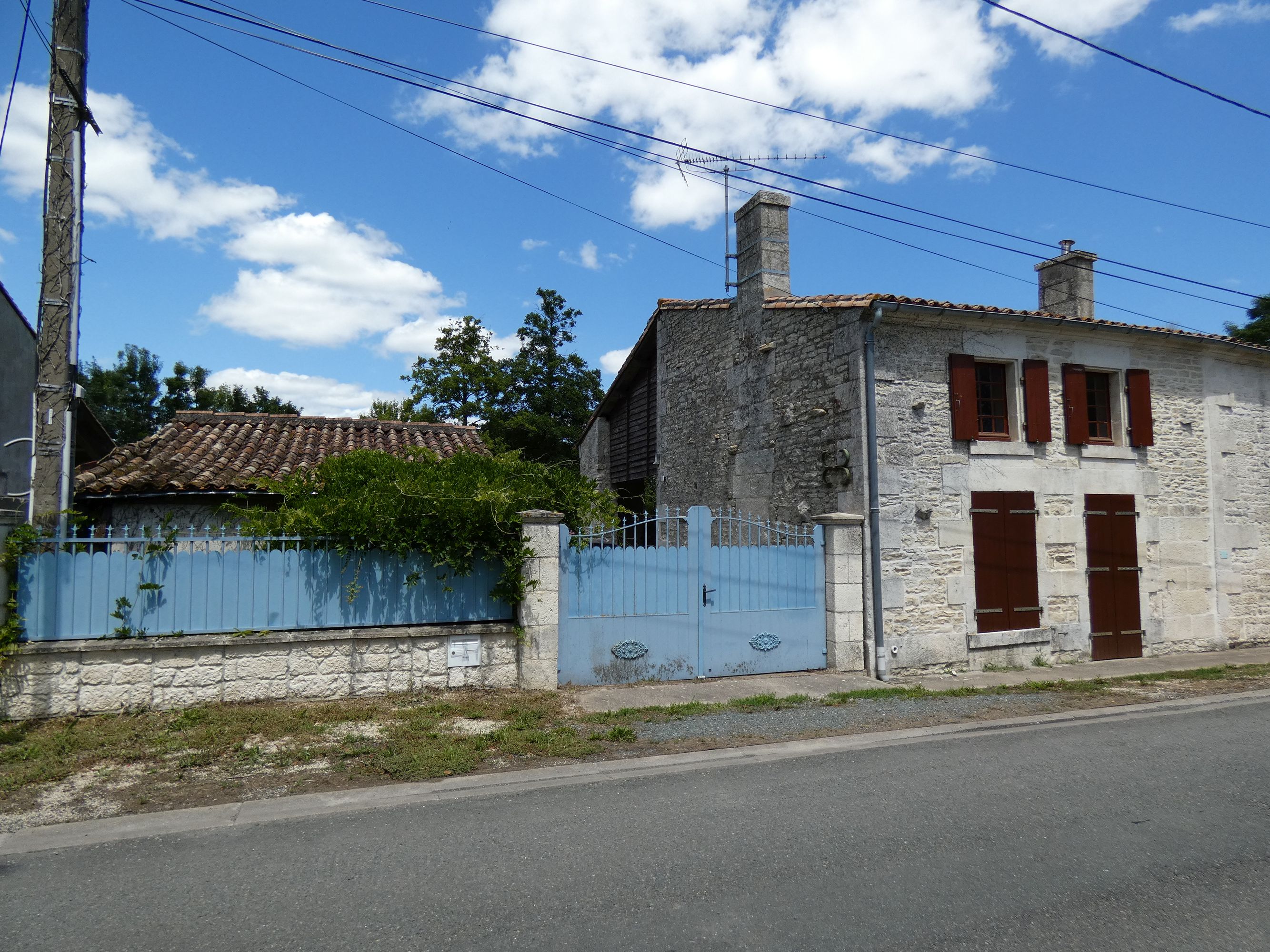 Ferme, actuellement maisons ; Village de la Sèvre, 24 et 26 route de Chambrun