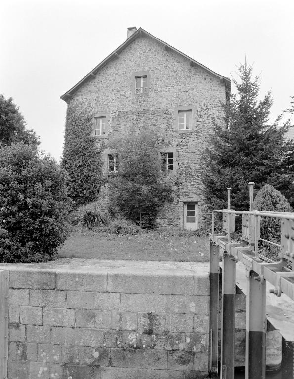 Moulin à farine puis minoterie, actuellement maison, le Moulin-de-Boisseau