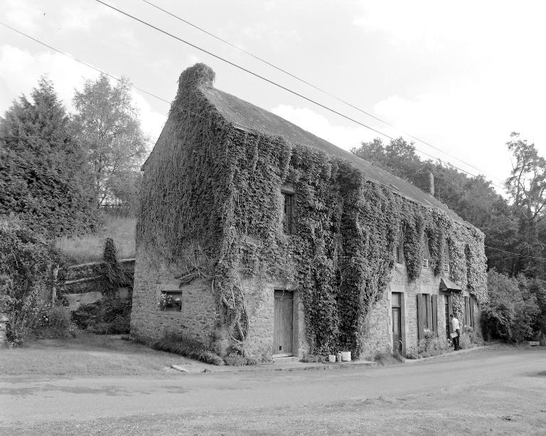 Moulin à farine puis minoterie, actuellement transformateur et bureau - Corçu, Martigné-sur-Mayenne