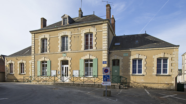 Mairie-école, actuellement mairie-école et logements, 2-3 place Charles-Didierjean