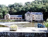 Moulin à farine, puis minoterie, puis usine de quincaillerie et de taillanderie, puis centrale hydroélectrique, puis maison