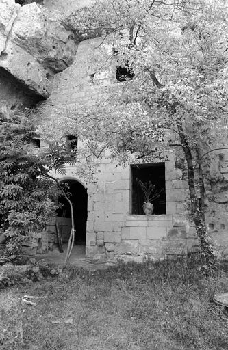 Abri troglodytique, dit Castel Caillou, 15 ruelle des Perreyeurs, Montsoreau