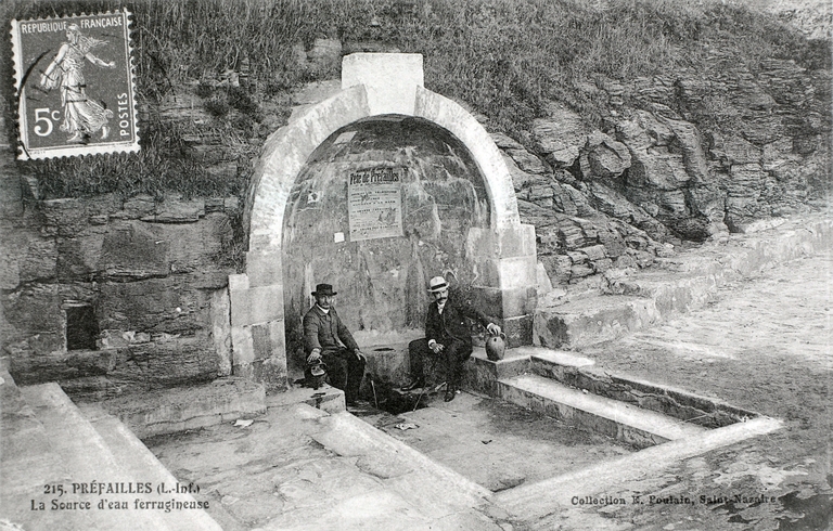 Fontaine, corniche de la Source