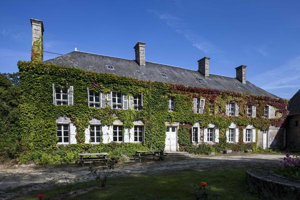 Hameau, château et motte castrale de la Grivellière