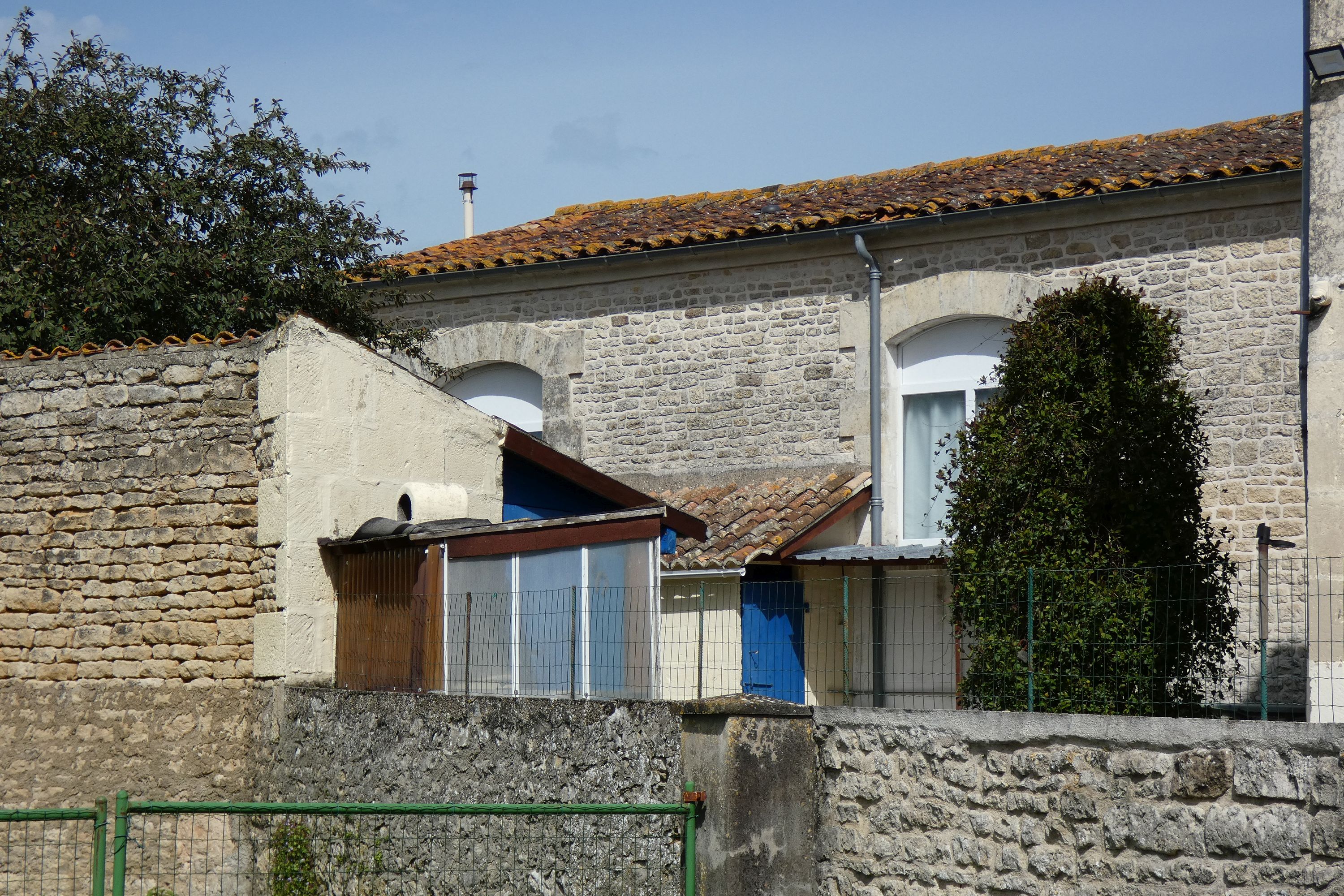 Ecole primaire d'Aziré, puis salle des fêtes Alfred-Roux et café