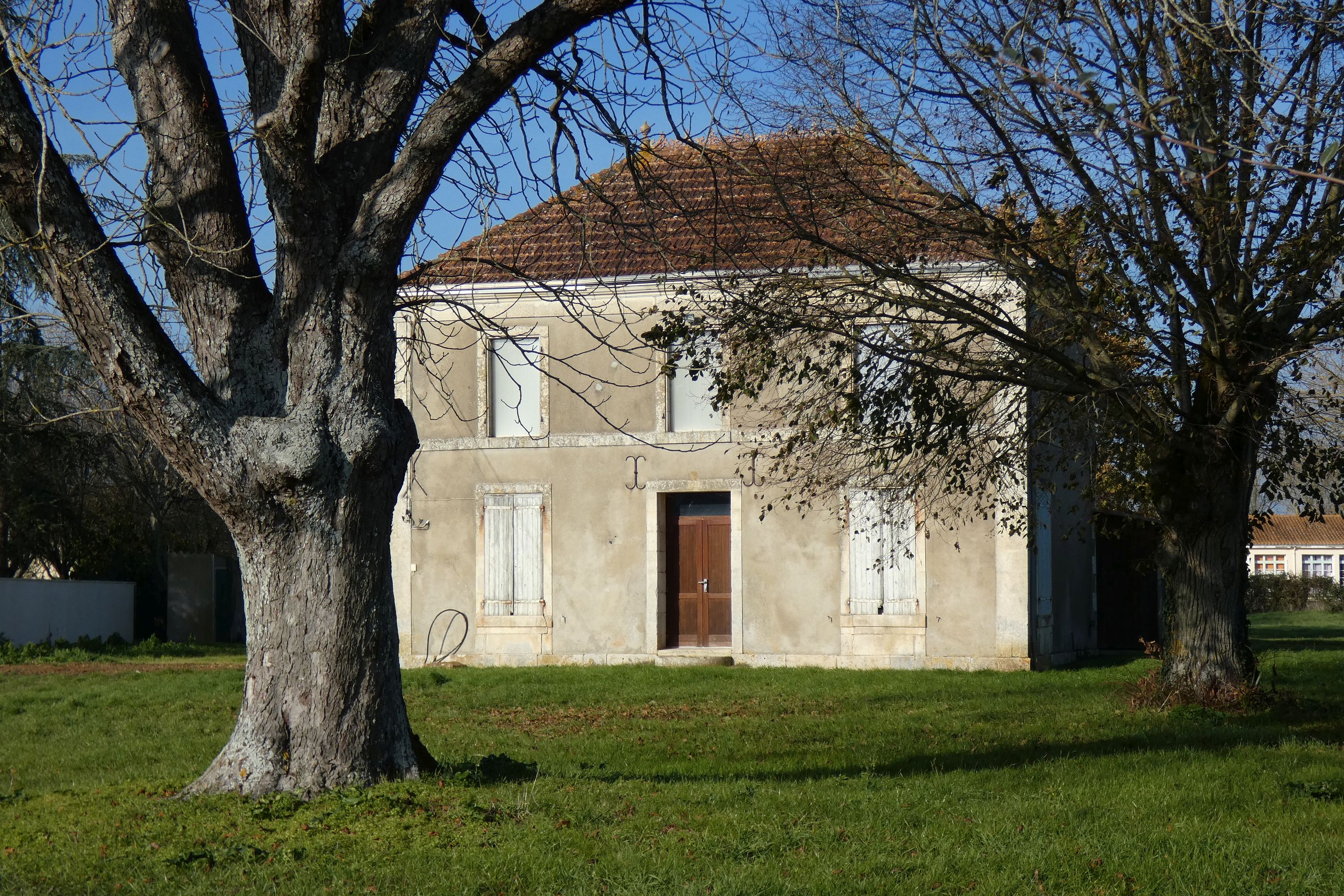 Maison puis centre de loisirs dit le Cercle, actuellement salle paroissiale, 63 route de Benet