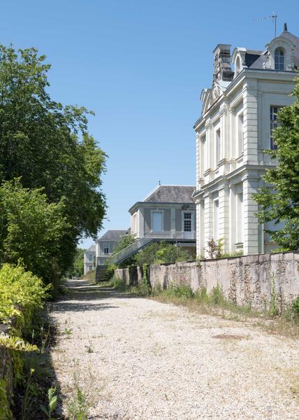 Château de Sainte-Gemmes, puis asile d'aliénés actuellement hôpital psychiatrique dit Centre de Santé Mental Angevin (CESAME)