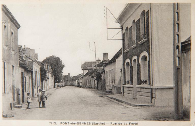 Bourg de Montfort-le-Gesnois : ancien bourg de Pont-de-Gennes