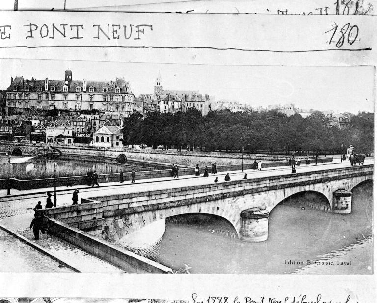 Pont Napoléon, puis Pont-Neuf, actuellement pont Aristide-Briand - Laval