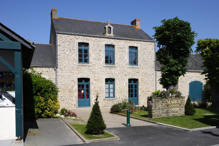 École privée de filles puis mairie-annexe, 3 place de l'Église