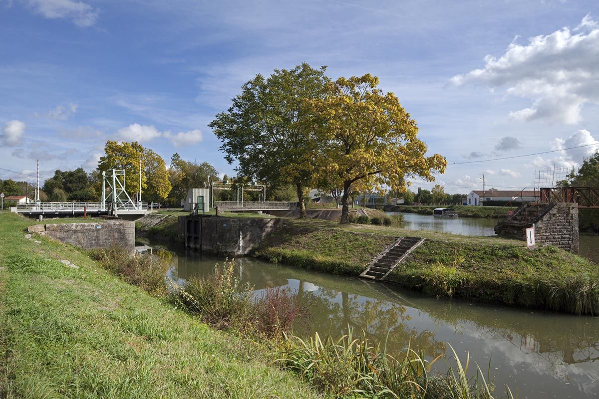 Barrage éclusé de la Vieille Sèvre à Bazoin