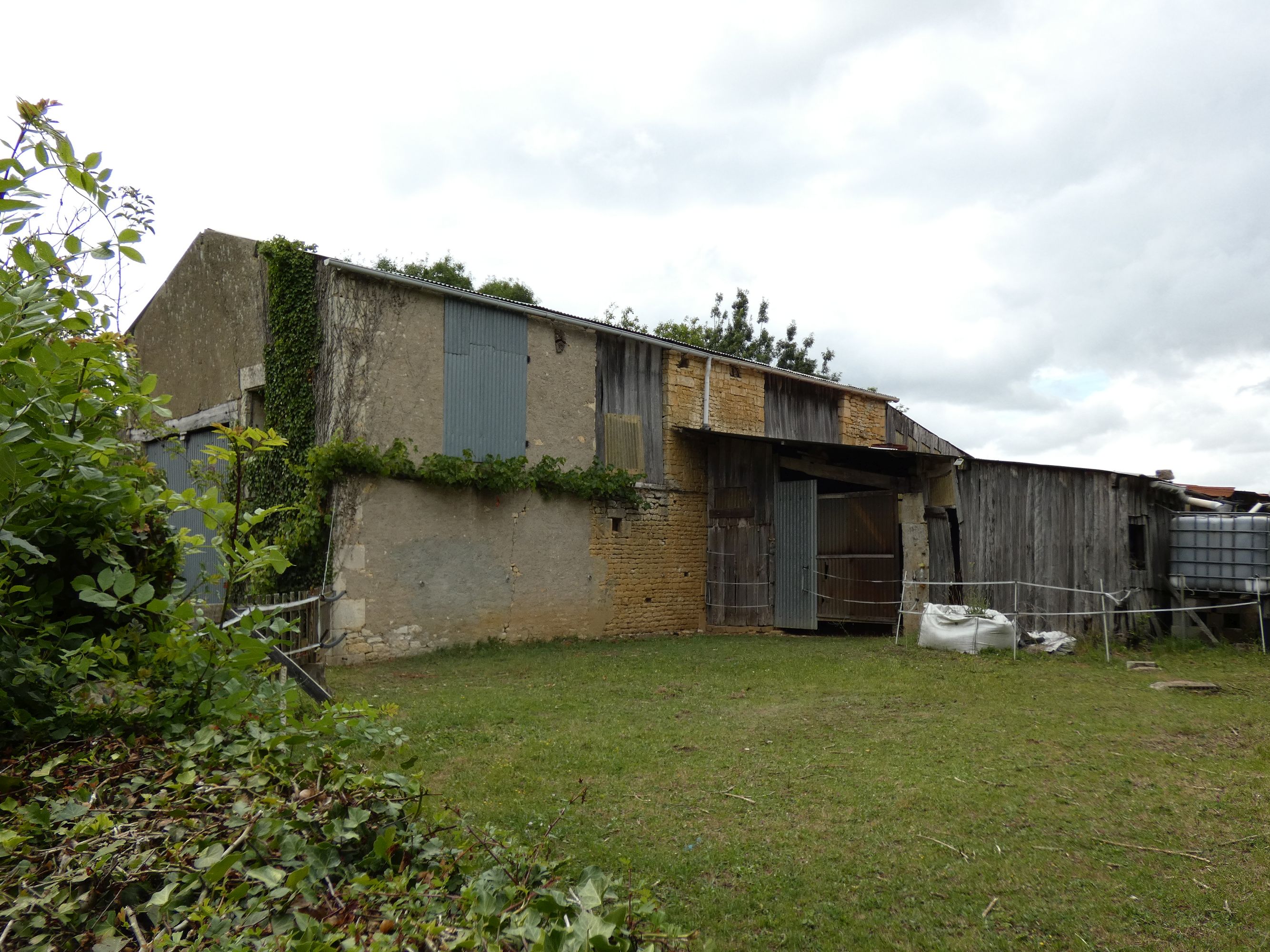 Ferme, actuellement maison, 25 et 27 rue du Bas-des-Eaux